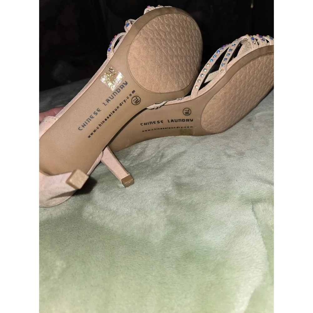 Chinese Laundry Kristin Nude Faux Suede Rhinestone T-Strap Dress Heels Mens 7M